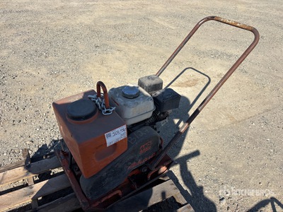 2003 Mikasa MVC77GH Plaque vibratoire