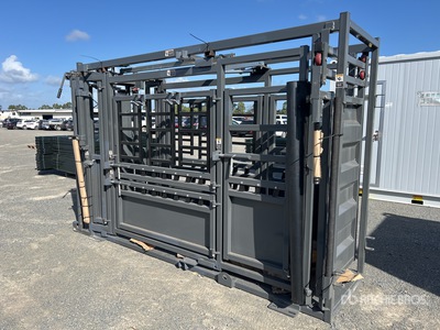 BYT 3.8 m Stockman Cattle Squeeze Chute (Unused)