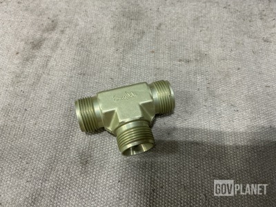 (8) Swagelok 822295 Aircraft Pipe Fitting Tees