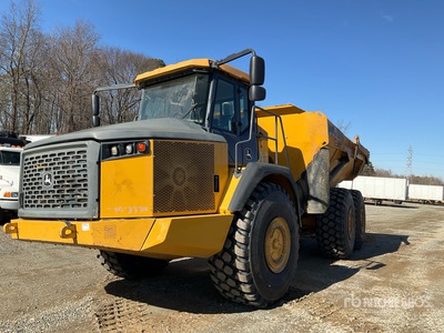 2019 John Deere 410E Kiepwagen met knikbesturing