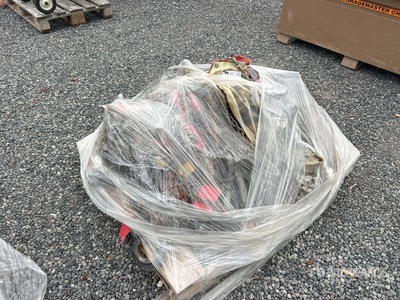 Quantity of Chains & Hoist Varios. Industrial