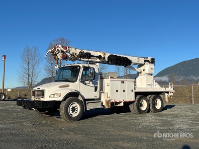 Altec D3050ATR on 2007 Freightliner 6x4 Digger Derrick Truck