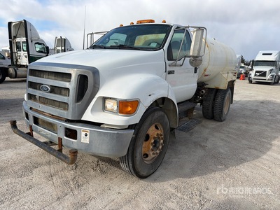 2005 Ford F-750 XL 2000 gal 4x2 Water Truck