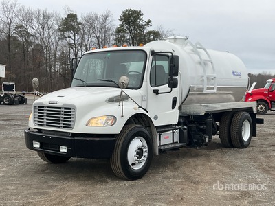 2018 Freightliner M2 106 4x2 Camion cisterna de agua
