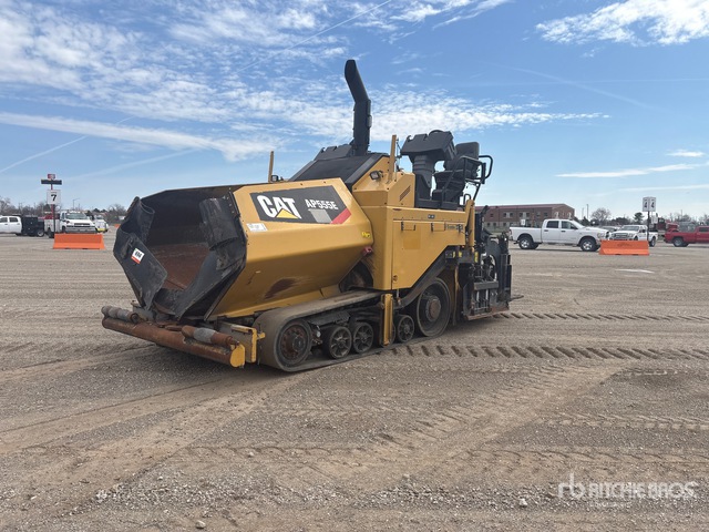 2015 Cat AP-555E Track Asphalt Paver | Ritchie Bros. Auctioneers