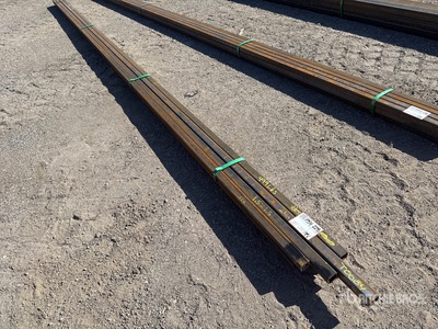 Quantity of (12) 2025 Kit Containers Steel 20 ft 1.5 in O.D. Square الأنابيب