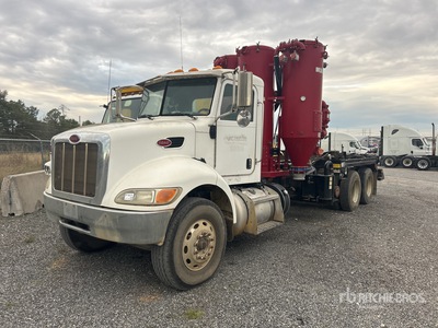 2011 Peterbilt 348 6x4 Camion excavateur par aspiration (Inoperable)
