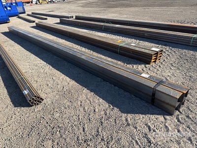 Quantity of (4) 2025 Kit Containers 27 ft 4.5 in x 4.5 in O.D. Square الأنابيب