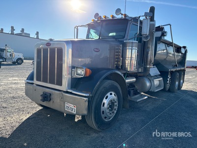 2012 Peterbilt 367 8x4 Camion à benne basculante Tridem