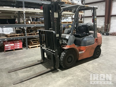 Toyota 7FGU25 3750 lb Pneumatic Tire Montacargas