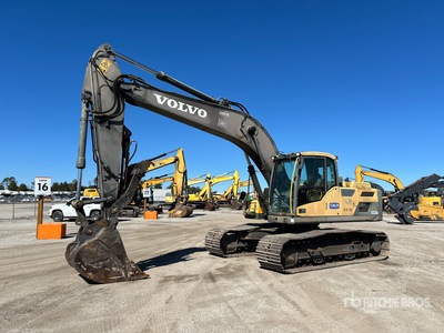 2015 Volvo EC220DL Tracked Excavator