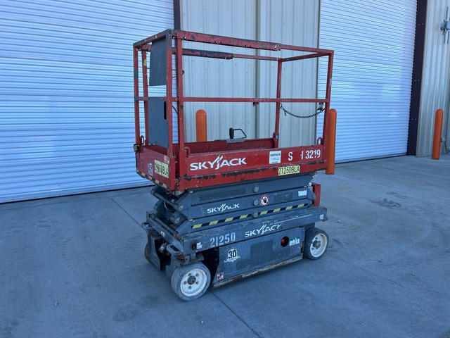2015 Skyjack SJIII 3219 Electric Scissor Lift 2015 Skyjack SJIII 3219 Electric Scissor Lift