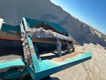 Feeder with Feed Hopper