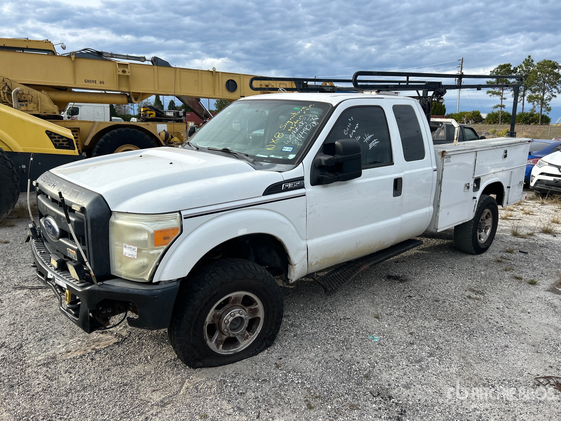 2015 Ford F-350 4x2 Extended Cab Utility Truck (Inoperable)
