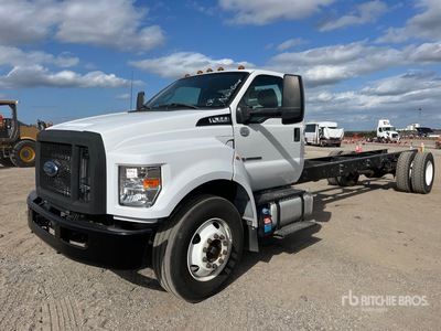 2022 Ford F-650 4x2 Cab & Chassis