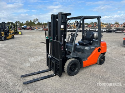 2016 Toyota 8FGU25 4500 lb Pneumatic Tire Forklift