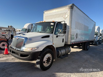 2017 International 4300 4x2 Furgoneta caja cerrada