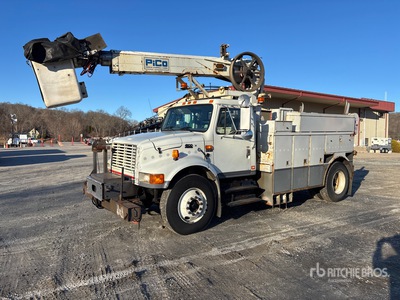 2000 PICO PCPT-33 33 ft on 2000 International 4900 4x2 Bucket Truck