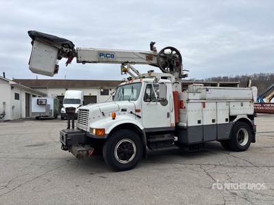 1999 Pico PCPT-33 33 ft on 1999 International 4900 4x2 Camion nacelle