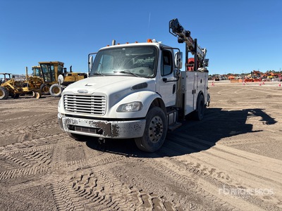 2016 Freightliner M2 106 4x2 Camion de servicios