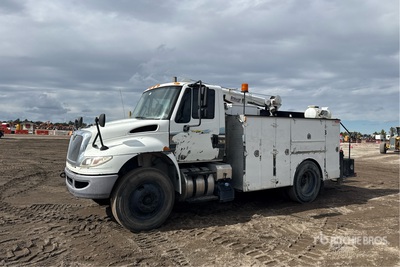 2016 International 4300 4x2 Autocarro officina