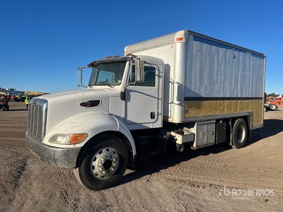 2008 Peterbilt 335 4x2 潤滑油トラック