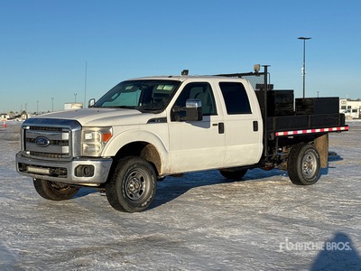 2013 Ford F-350 XLT 4x4 Crew Cab Camion à Plateau