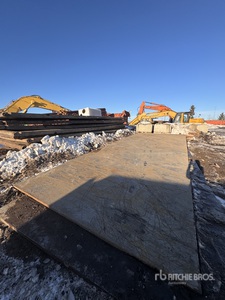 Quantity of (1) 12 ft 2.5 in x 34 ft 5 in Plaques d'acier