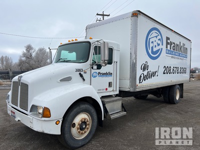 2000 Kenworth T300 Deluxe 4x2 Furgoneta caja cerrada