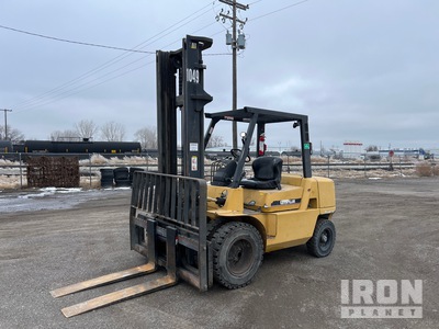 2003 Cat DP40KL 8800 lb Cushion Tire Montacargas