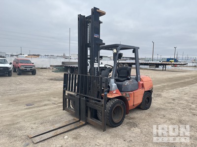 2005 Toyota 7FDKU40 8200 lb Pneumatic Tire Montacargas