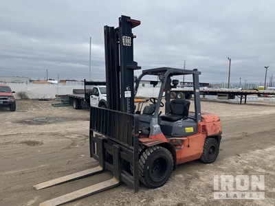 2005 Toyota 7FDKU40 8200 lb Pneumatic Tire Montacargas