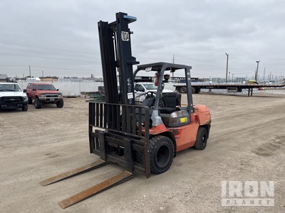 2005 Toyota 7FDKU40 8200 lb Pneumatic Tire Montacargas