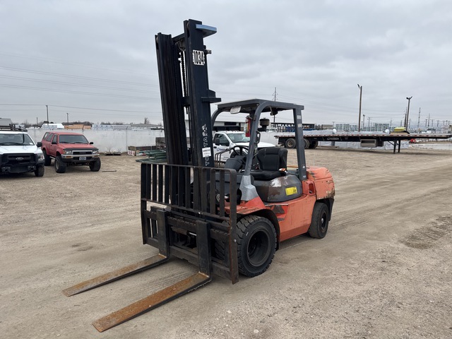 2005 Toyota 7FDKU40 8200 lb Pneumatic Tire Forklift