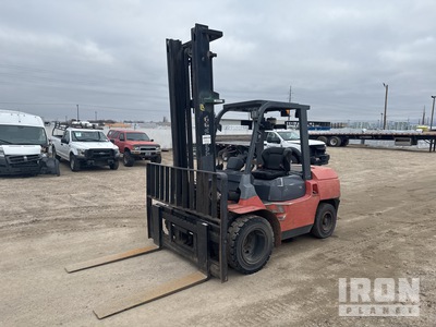 2006 Toyota 7FDKU40 8100 lb Pneumatic Tire Montacargas