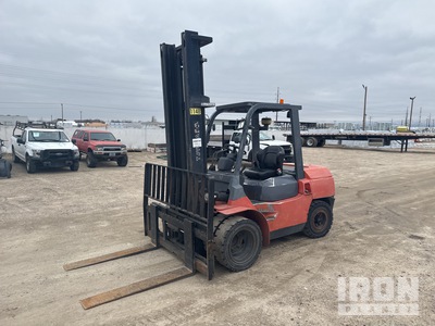 2007 Toyota 7FDKU40 8100 lb Pneumatic Tire Montacargas