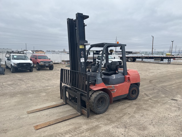 2006 Toyota 7FDKU40 8100 lb Pneumatic Tire Forklift