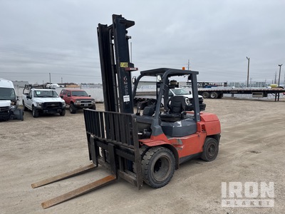 2007 Toyota 7FDKU40 8200 lb Cushion Tire Montacargas