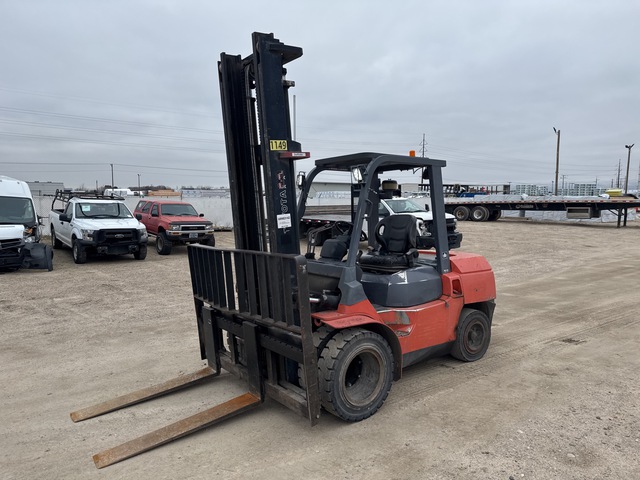 2006 Toyota 7FDKU40 8200 lb Cushion Tire Forklift