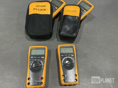 (13) Fluke Multimeters