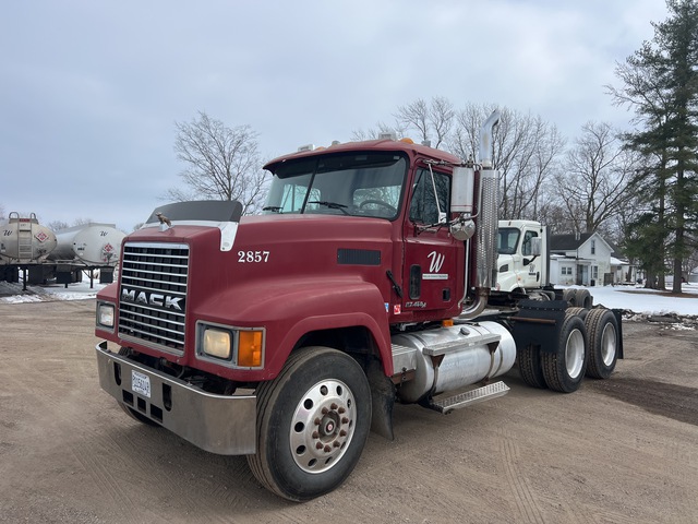 2001 Mack CH613 6x4 T/A Day Cab Truck Tractor 2001 Mack CH613 6x4 T/A Day Cab Truck Tractor