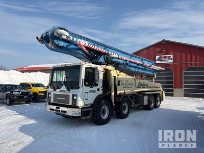 2001 Putzmeister BSF46X 16H 46 m on 2001 Mack 600 8x4 Twin-Steer Betonpumpenwagen