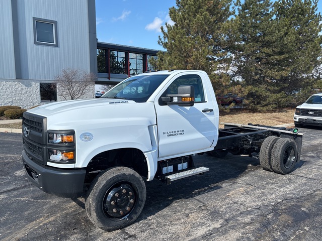 2022 Chevrolet 5500 HD 4x4 Cab and Chassis