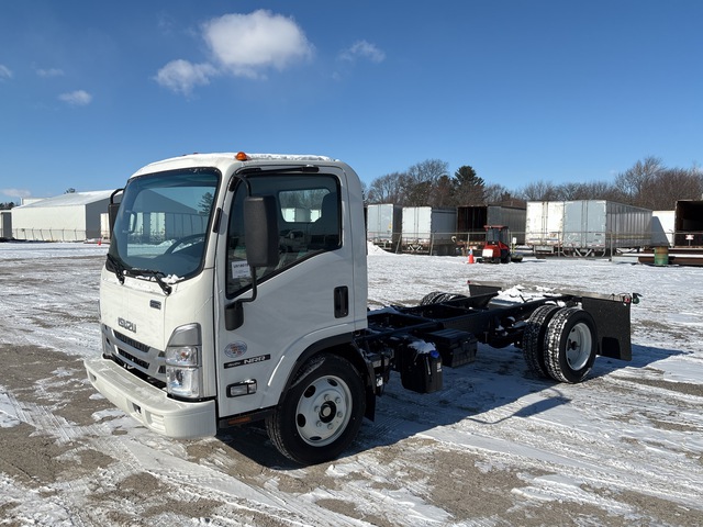 2023 Isuzu NRR 4x2 Cab and Chassis