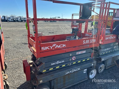 2016 Skyjack 3219 Electric Scissor Lift
