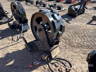 2026 GIYI GY-CW44 Mini Skid Steer Steering Compactor Wheel Varios implementos minicargadora (Unused)