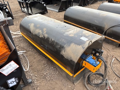 2026 GIYI GY-BS72 72 in Closed Skid Steer Sweeper (Unused)