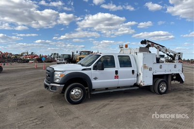 2013 Ford F-550 4x4 Crew Cab Service Truck