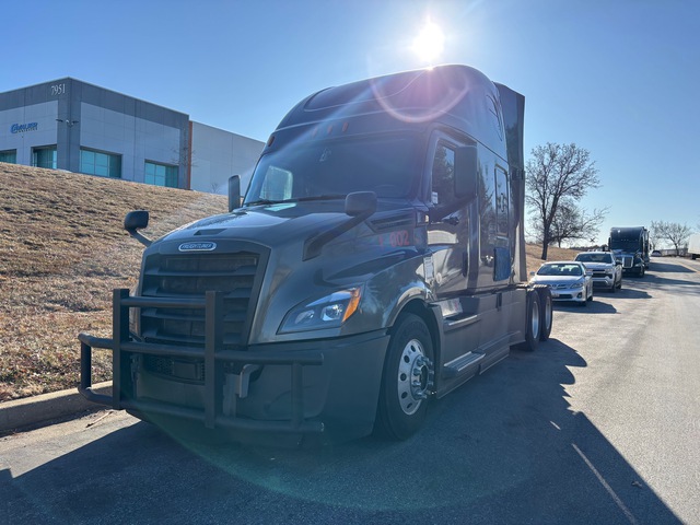 2019 Freightliner Cascadia 126 6x4 T/A Sleeper Truck Tractor
