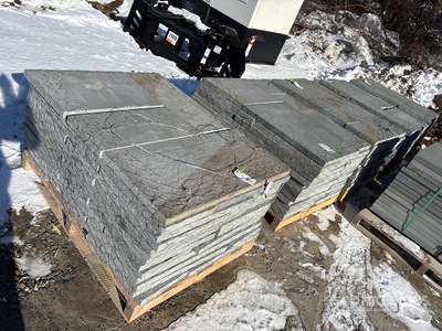 Quantity of (5) Pallets 24 In x 36 In x 1.5 In Thermal Bluestone Pattern Pierres (Unused)